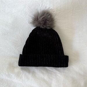 RW&CO Cozy Black Knit Pom-Pom Beanie